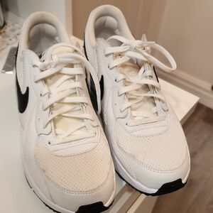 Nike White and Black Sneakers